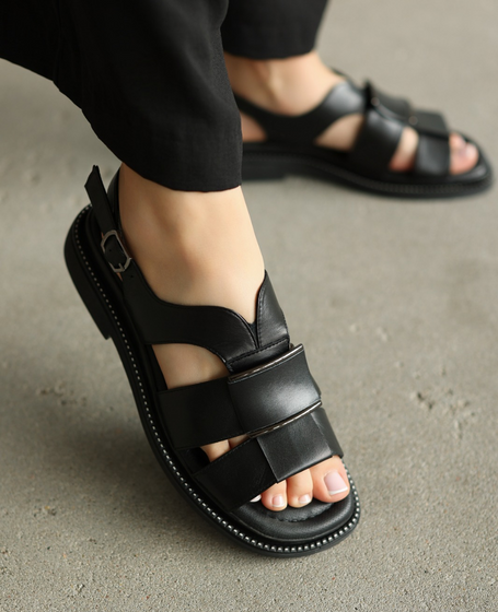 Delvina Women's Black Leather Sandals