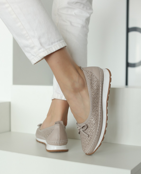 Arvella Beige Leather Women's Ballerina Flats