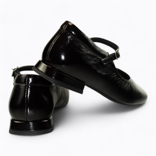 Rohilia Women's Black Leather Low-Cut Shoes