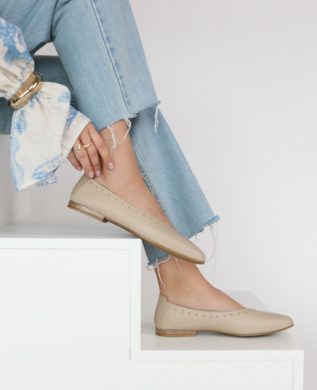 Loxeria Beige Leather Women's Ballerina Flats