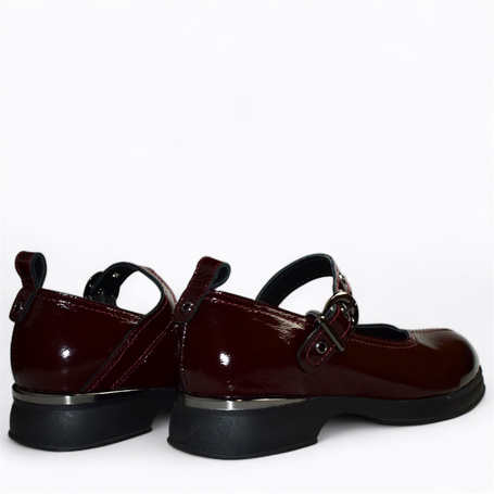 Emarina Women's Burgundy Leather Low-Cut Shoes