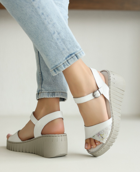 Cilinor Women's White Leather Sandals