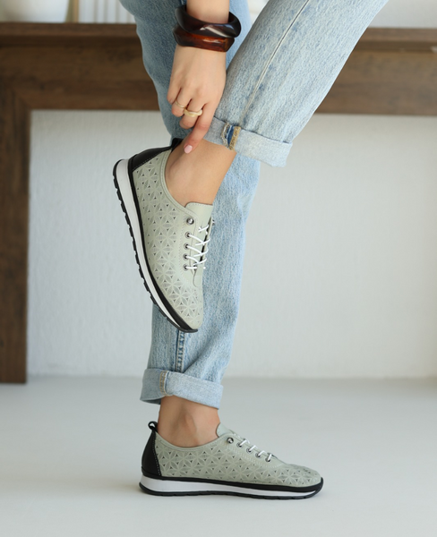 Amferia Women's Mint-Colored Leather Low-Cut Shoes