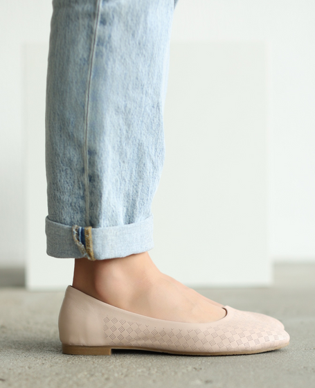 Ollinda Women's Leather Powder-Colored Ballerina Flats