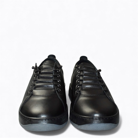 Arestia Women's Black Leather Sneakers