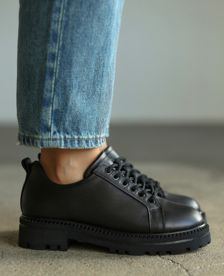 Ursenia Women's Black Leather Low-Cut Shoes