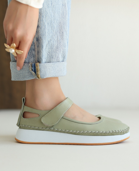 Farisia Women's Mint-Colored Leather Low-Cut Shoes