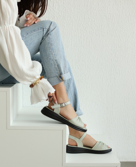 Velanri Women's Mint Leather Sandals