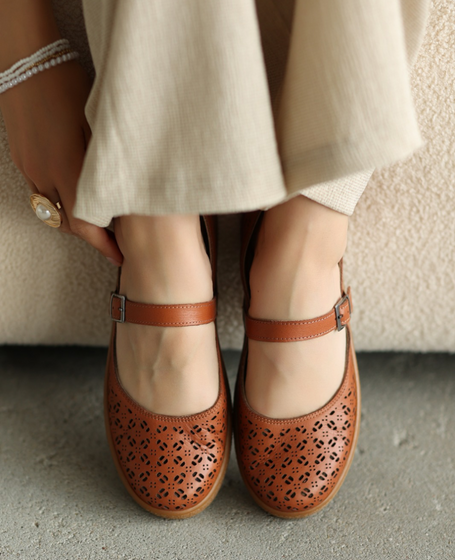 Kalindi Women's Red Leather Low-Cut Shoes