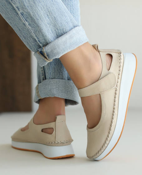 Farisia Beige Leather Women's Low-Cut Shoes